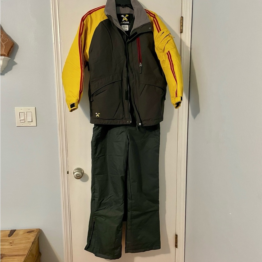 Jacket and Pants Set - ski or snowboard - arctix & descente DNA